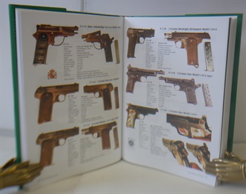 The Hayes Handgun Omnibus: A Catalogued Encyclopaedia of Collective Pistols and Revolvers