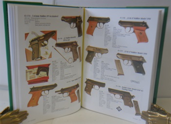 The Hayes Handgun Omnibus: A Catalogued Encyclopaedia of Collective Pistols and Revolvers